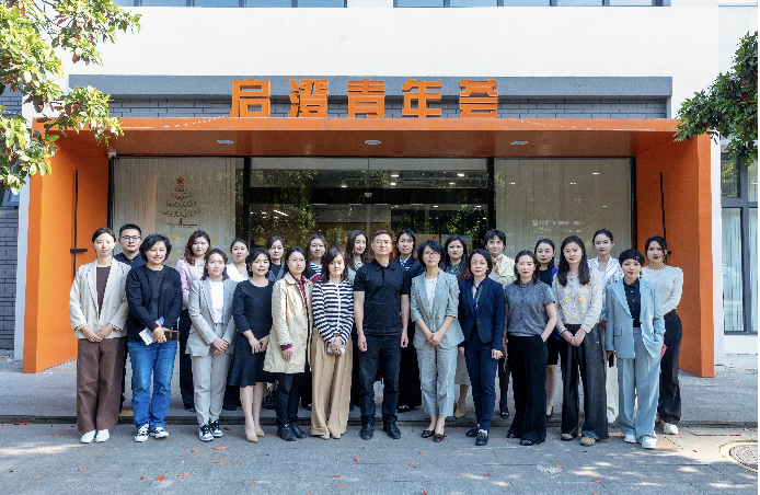 江阴新生代女企业家合影留念 江阴新生代女企业家合影留念