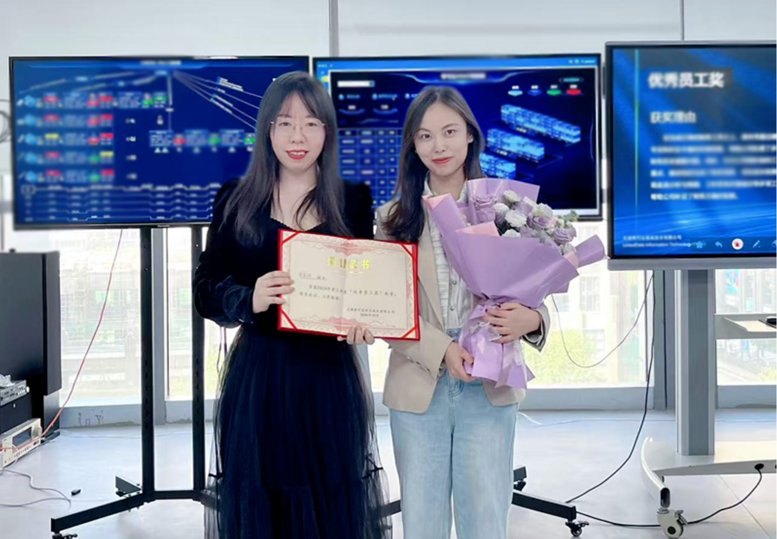 零可达首先对第三季度表现卓越的员工进行了表彰。 零可达首先对第三季度表现卓越的员工进行了表彰。